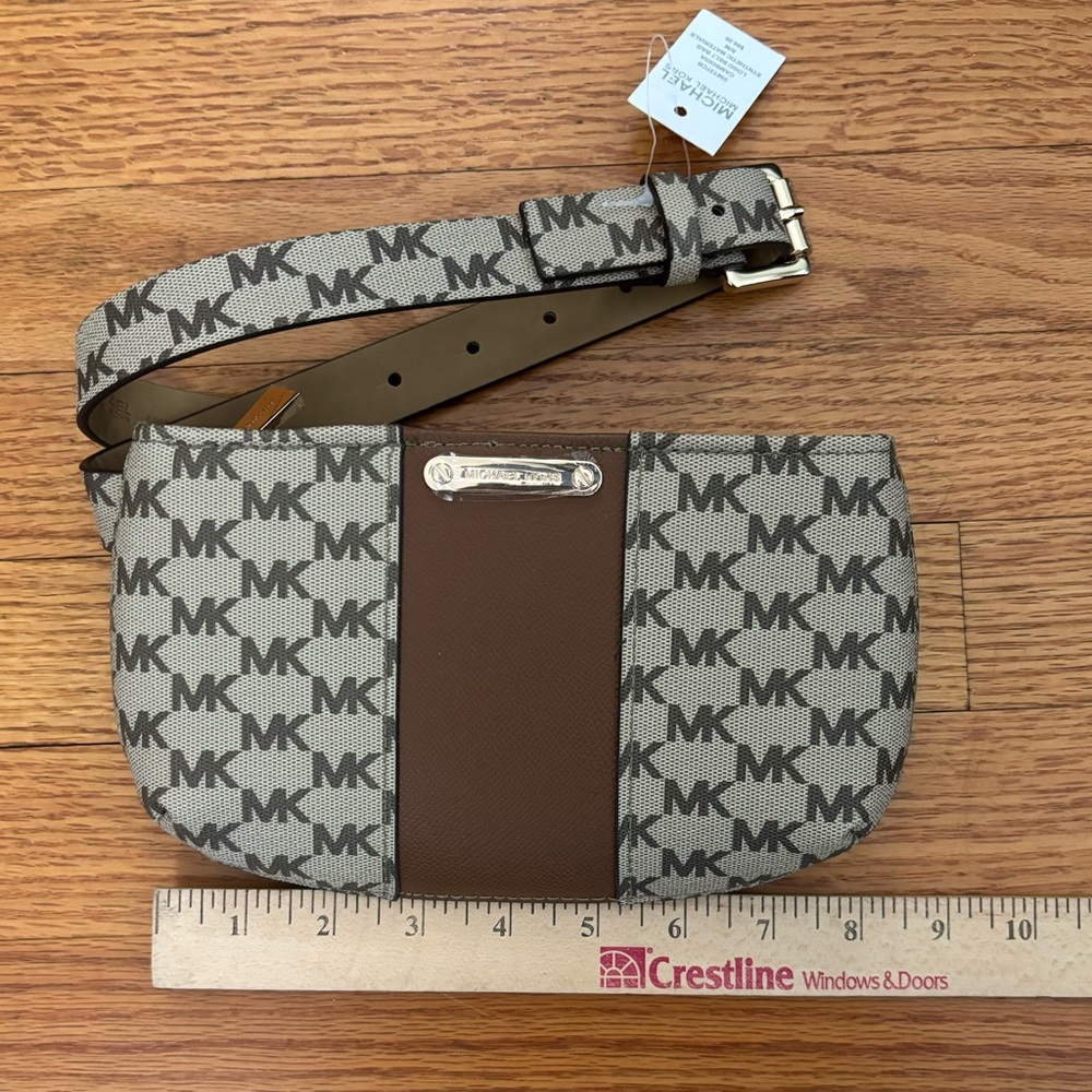 Michael Kors Cambodia Belt Bag Women’s S/M Brown Tan Logo Zip Adjustable NWT - Picture 9 of 11